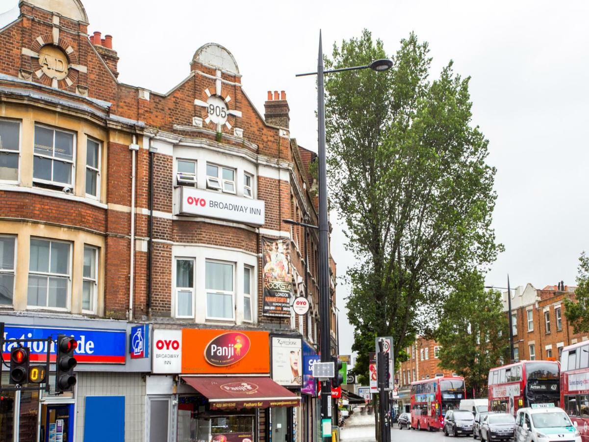 The Broadway Hotel - London Heathrow Саутхолл Экстерьер фото