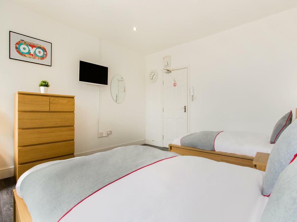 The Broadway Hotel - London Heathrow Саутхолл Экстерьер фото