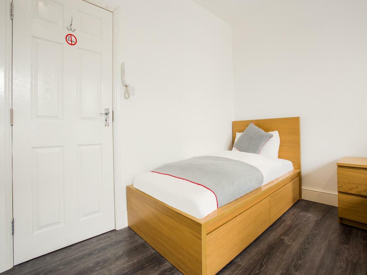 The Broadway Hotel - London Heathrow Саутхолл Экстерьер фото