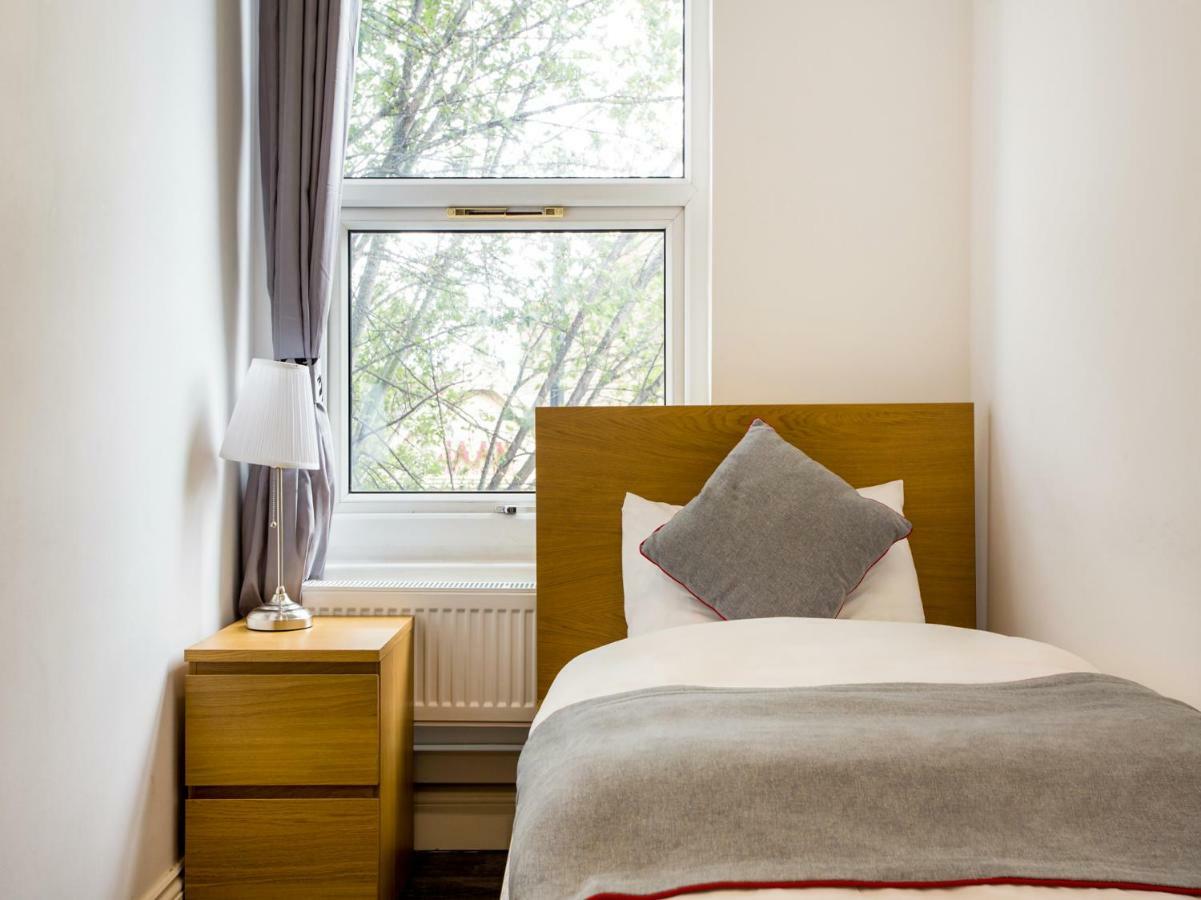 The Broadway Hotel - London Heathrow Саутхолл Экстерьер фото