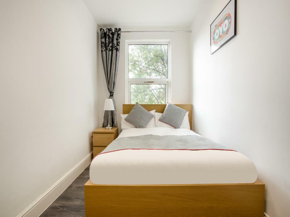 The Broadway Hotel - London Heathrow Саутхолл Экстерьер фото